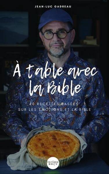 A table avec la Bible