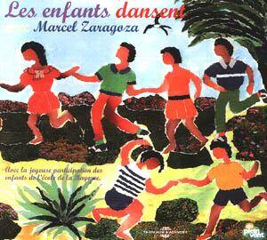 Les enfants dansent avec Marcel Zaragoza