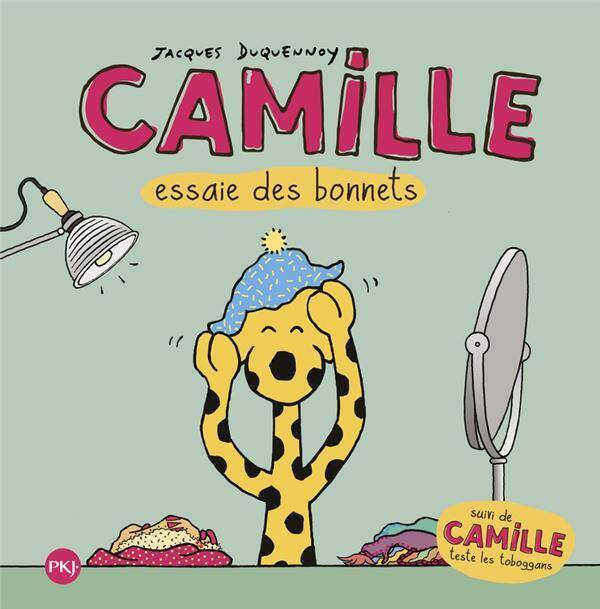 Camille essaie des bonnets